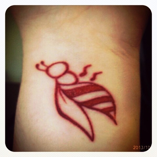 Heena Bee Tattoo On Wrist