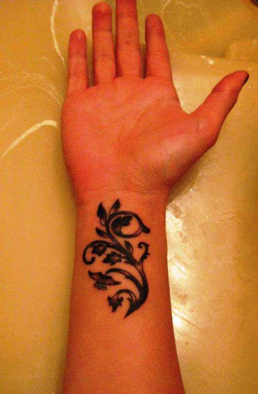 Impressive Vine Tattoo On Wrist