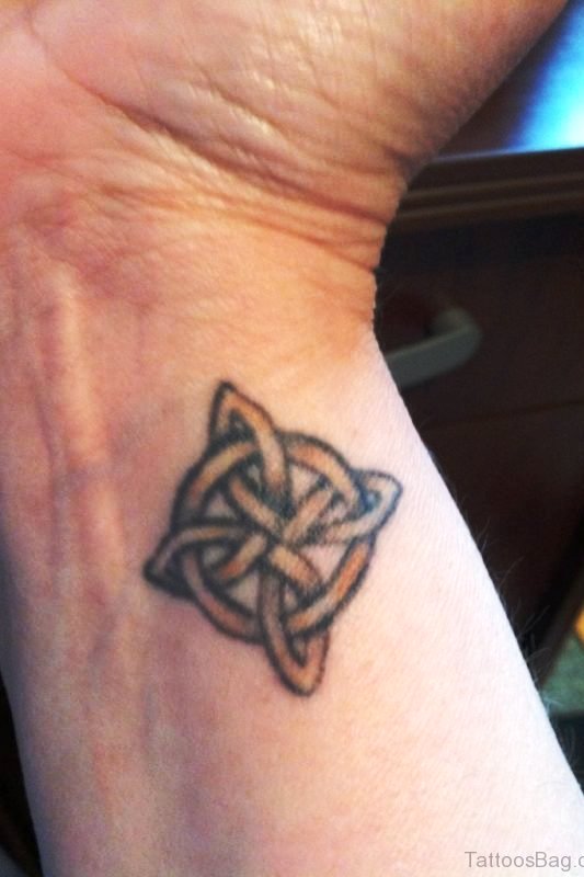 28 Best Celtic Wrist Tattoos