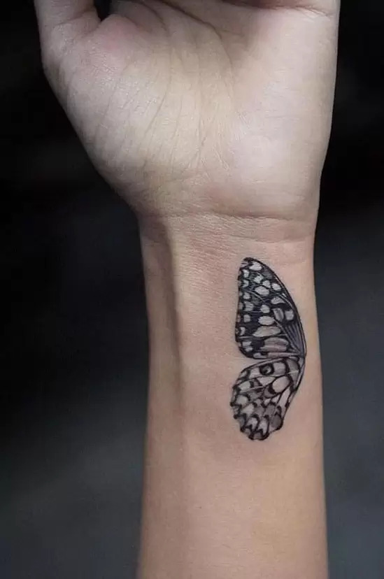 Butterfly-Tattoo-on-the-Wrist-1