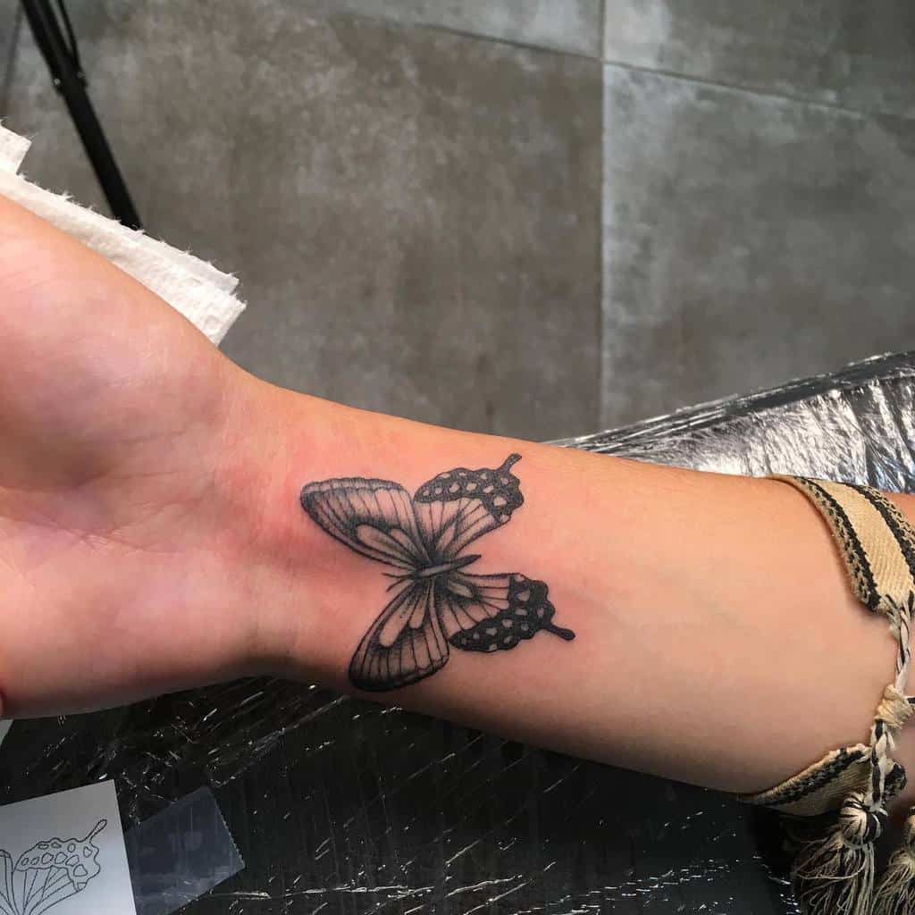 Small-Butterfly-Wrist-Tattoos-fvlibretti