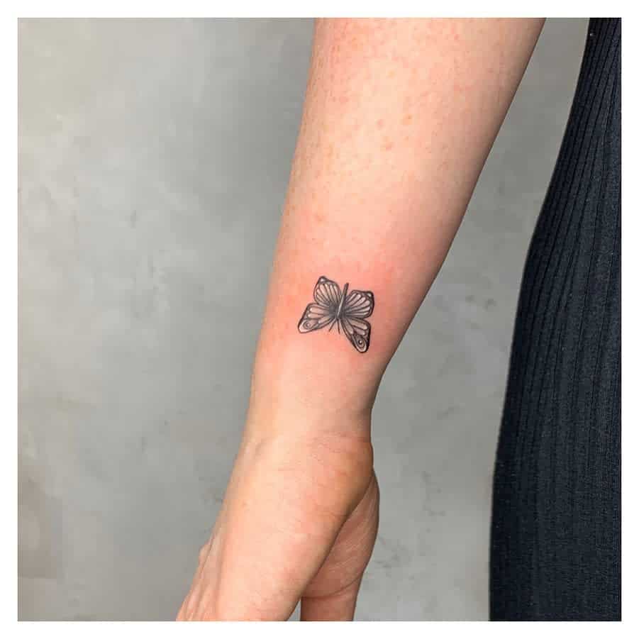 Small-Butterfly-Wrist-Tattoos-hayl.tattoo